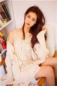 《豪门后爸摆烂后爆红了》作者：唐酒月