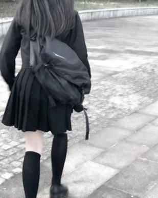 【吾垠小说】我天生白发，室友却说我军训故意染发小说阅读
